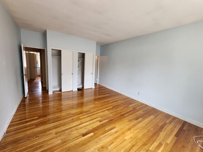 Building Photo - 573 Washington St