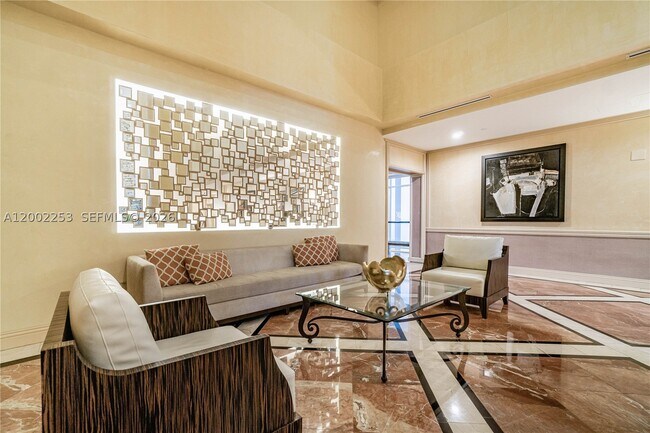 Building Photo - 20281 E Country Club Dr