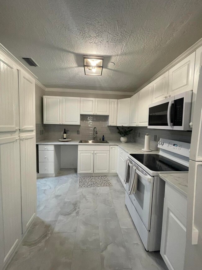 Building Photo - 5 N Deleon Ave