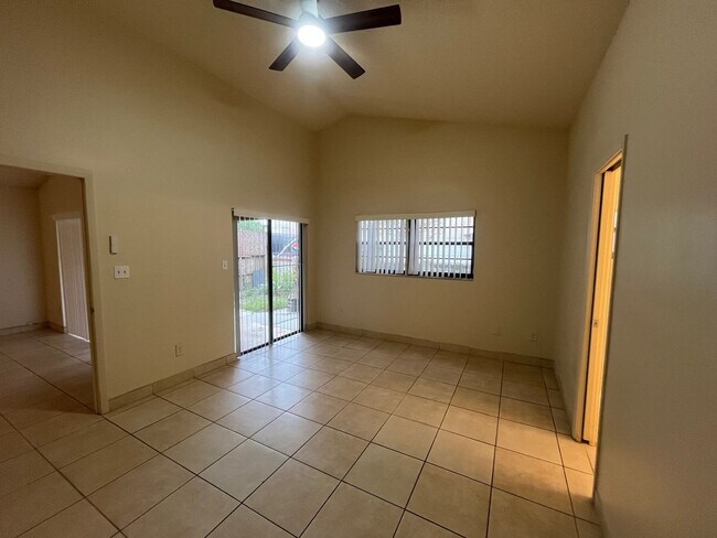 Building Photo - 10413 Cresto Delsol Cir