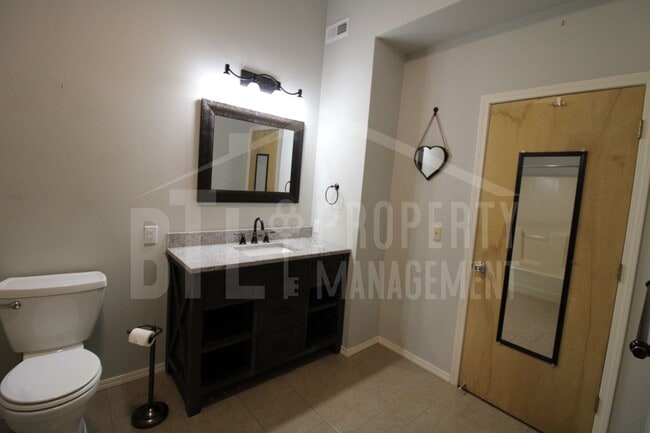 Building Photo - Peaceful 2-Bedroom Home Near Branson, MO –...