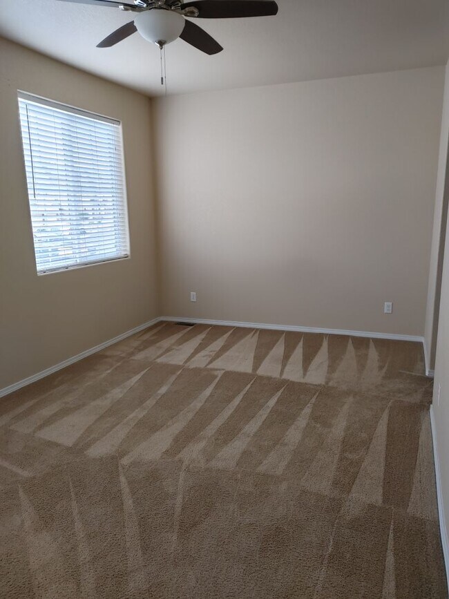 Building Photo - Stylish & Spacious 2BD Townhome in Stetson...