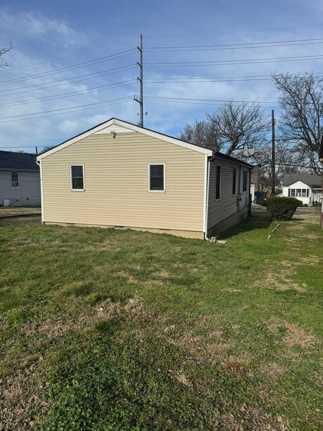 Building Photo - 2909 Clifton Ave