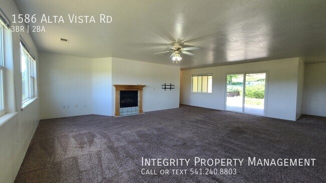 Building Photo - 1586 Alta Vista Rd