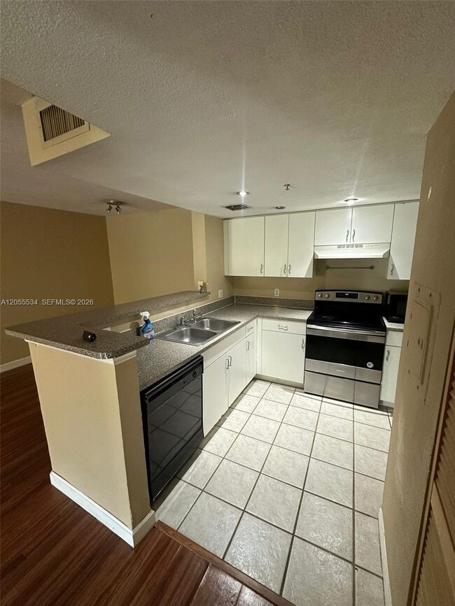 Building Photo - 5035 Wiles Rd