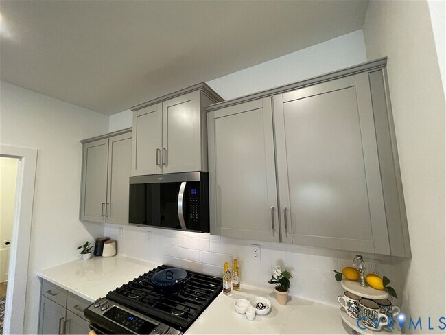 Building Photo - 6900 Sunrise Oasis Ln