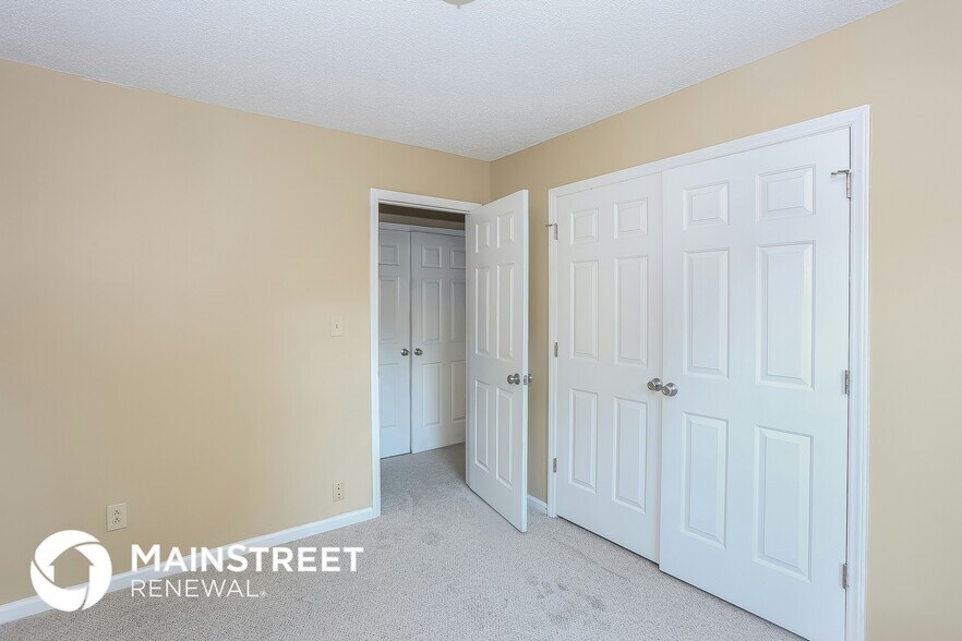 Building Photo - 4905 Farmview Dr