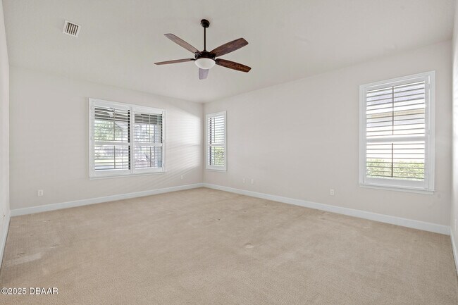 Building Photo - 663 S Lake Dr