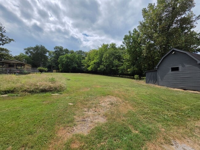 Building Photo - FOR LEASE Charming All-Brick Home on 1 Acr...