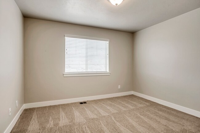 Building Photo - 3 Bed Townhome - Provo's Southeast Bench