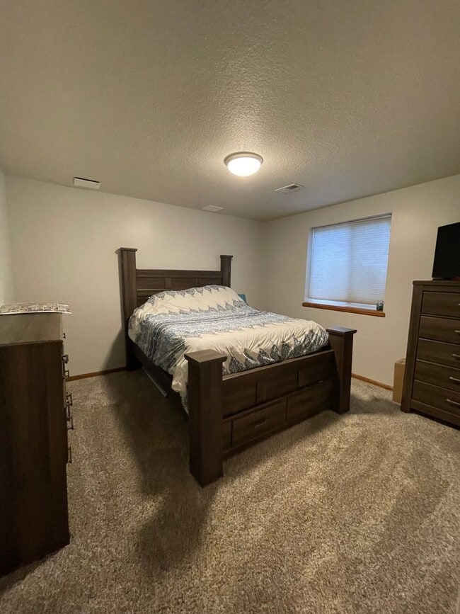 Building Photo - 825 Locharno Dr