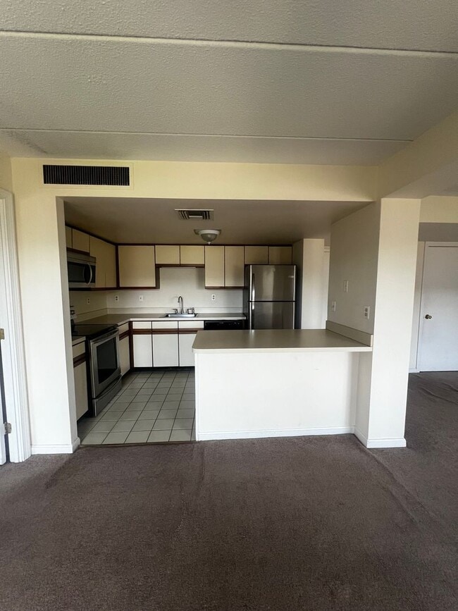 Building Photo - Renovated Allston 2 Bed/2 Bath Condo on Brainerd Rd.  Garage Parking Inc, Pool.  Available June 1st