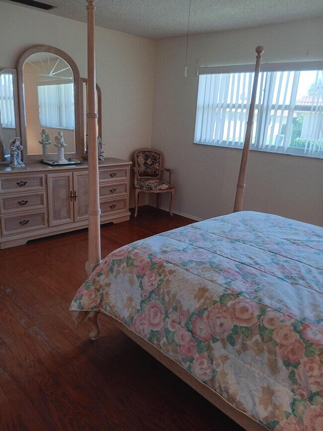Building Photo - 5730 Fernley Dr E