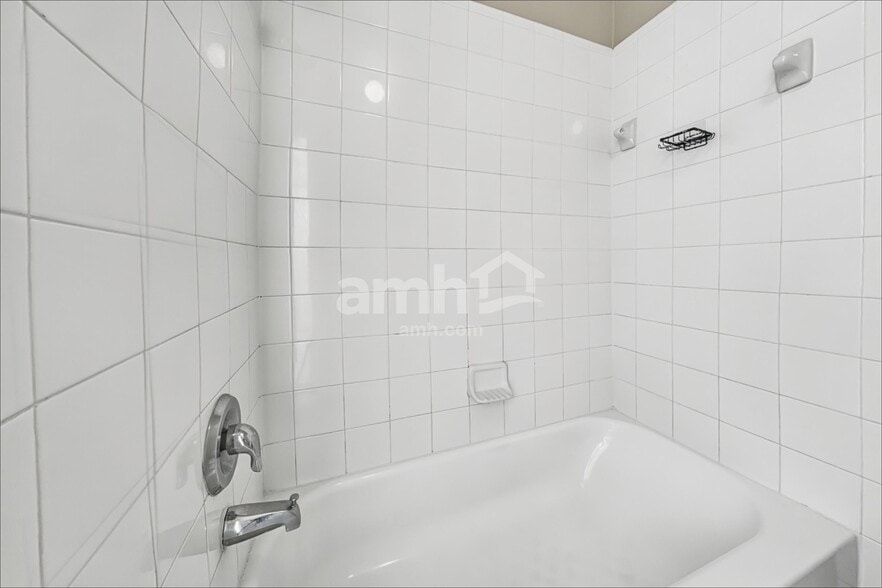 Building Photo - 15311 Forest Creek Farms Dr