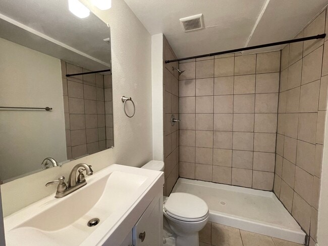 Building Photo - $0 DEPOSIT OPTION! 3 BED/2 BATH IN DELMAR PARKWAY