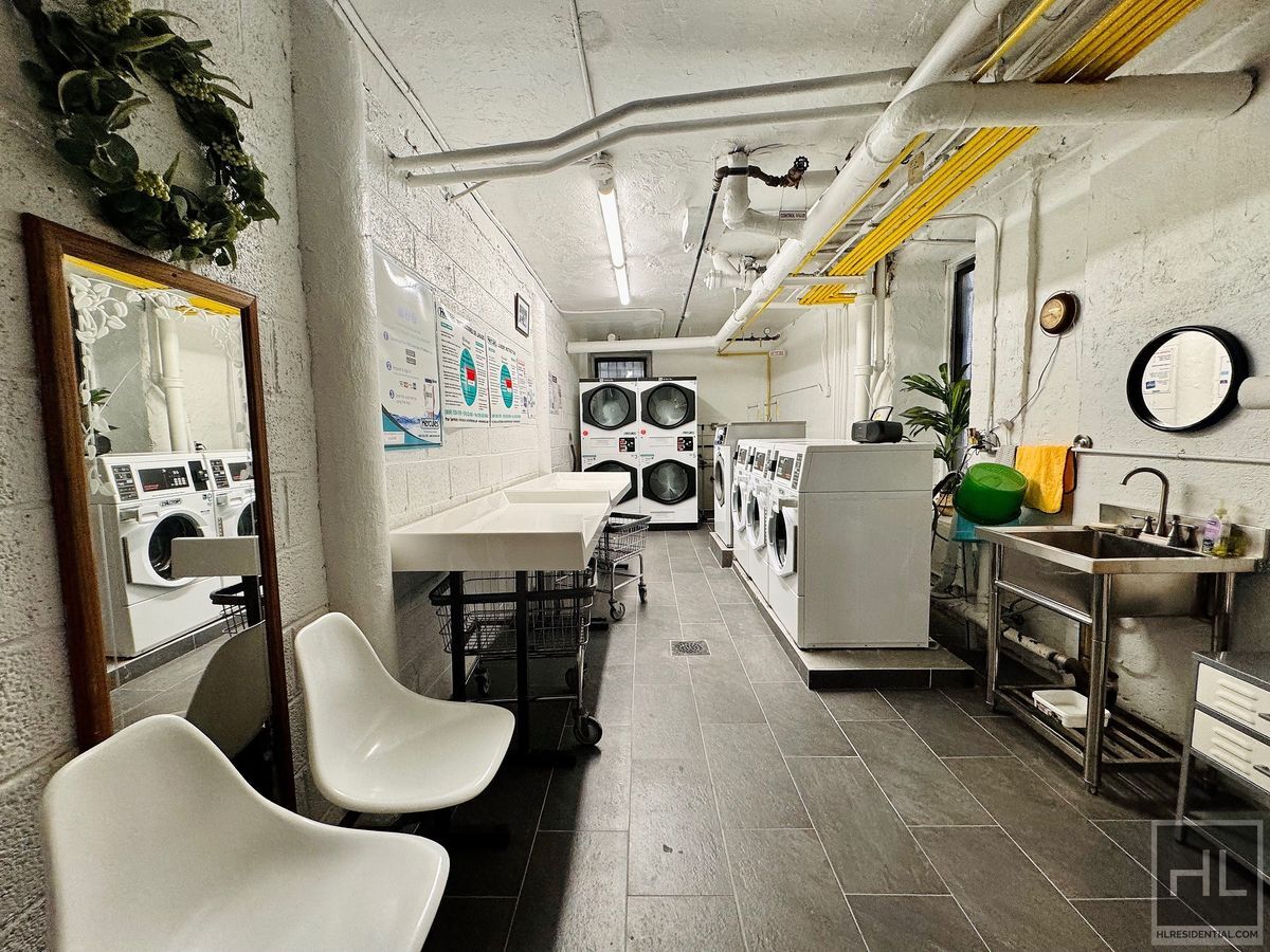 Building Photo - Claremont Avenue