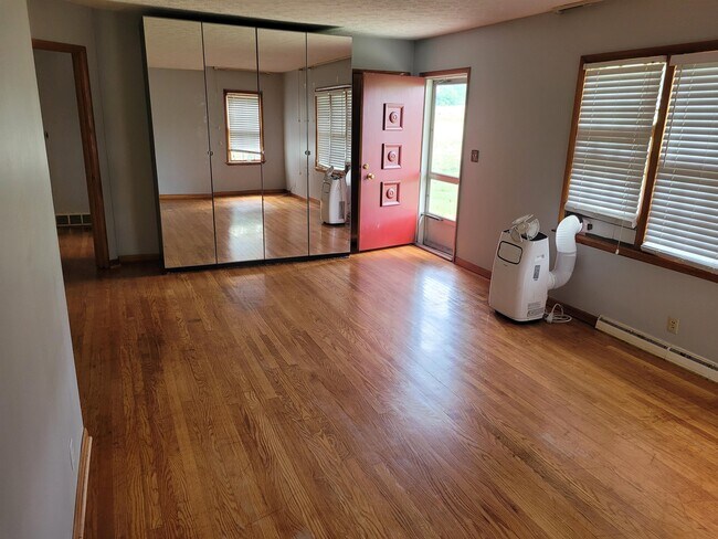 Building Photo - 2853 OH-63