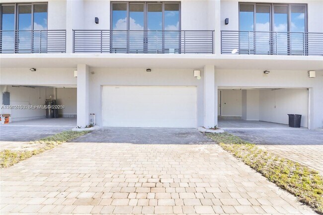 Building Photo - 645 NE 4th Ave