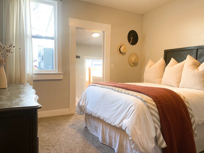 Building Photo - 3009 California St