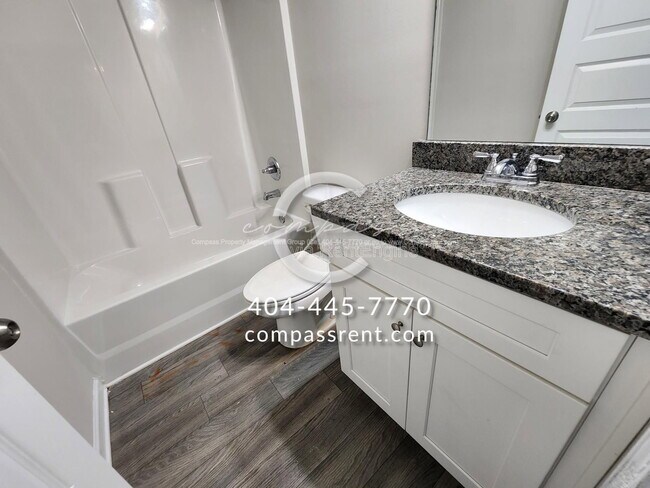 Building Photo - 206 Lyndon Wy NW