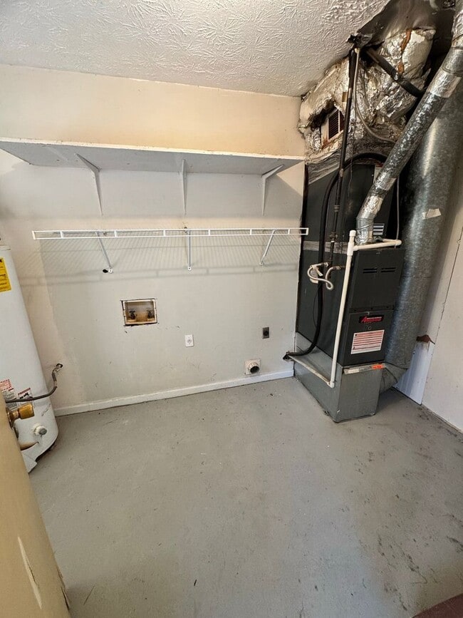 Building Photo - 573 Downing St