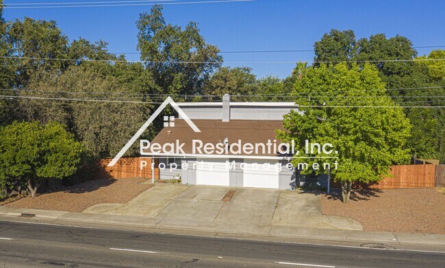 Building Photo - Wonderful Orangevale 2bd/1ba Duplex with 1...