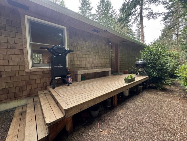 Building Photo - 28635 Vashon Hwy SW