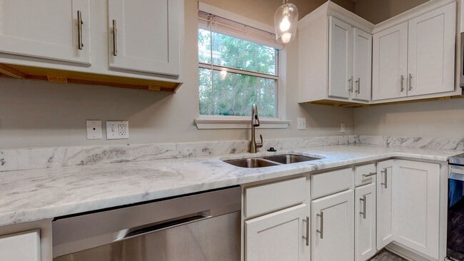 Building Photo - Beautiful 2/2 stand alone home in Santa Ro...