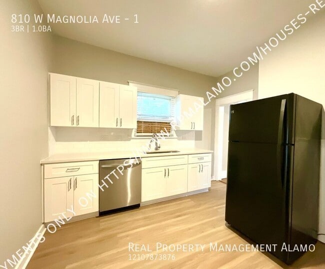 Building Photo - 810 W Magnolia Ave