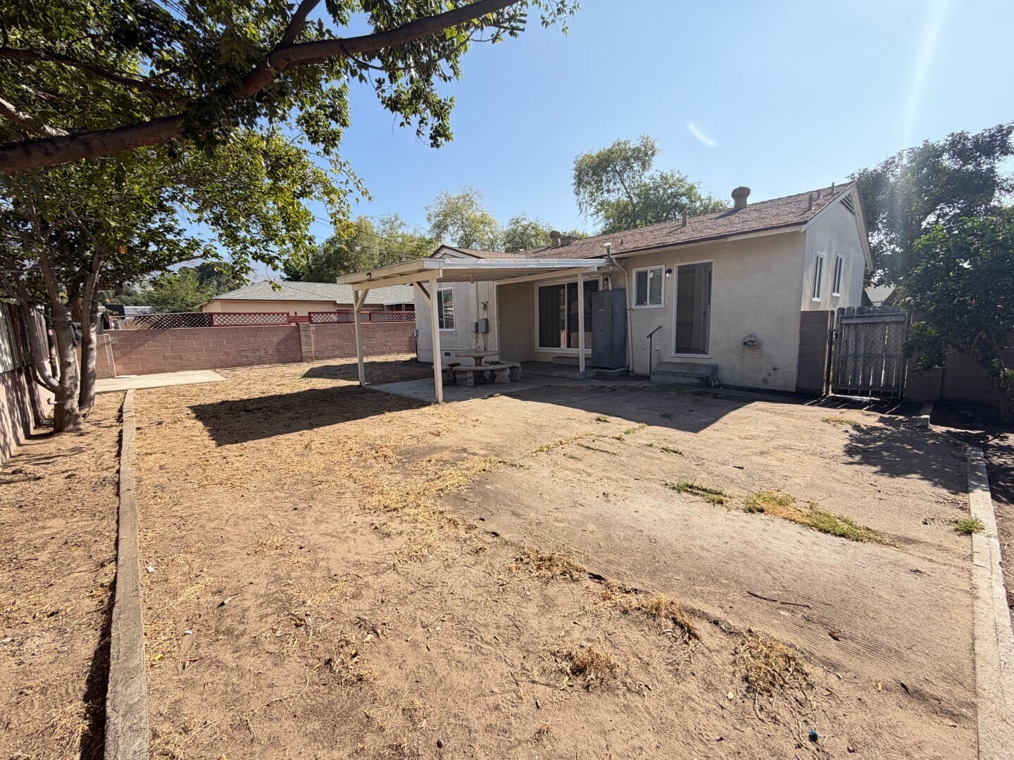 Building Photo - 3552 N Alameda Ave