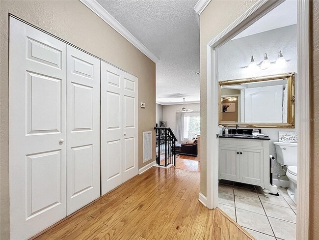 Building Photo - 704 Seagate Dr