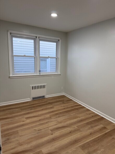 Building Photo - 93 Clunie Ave