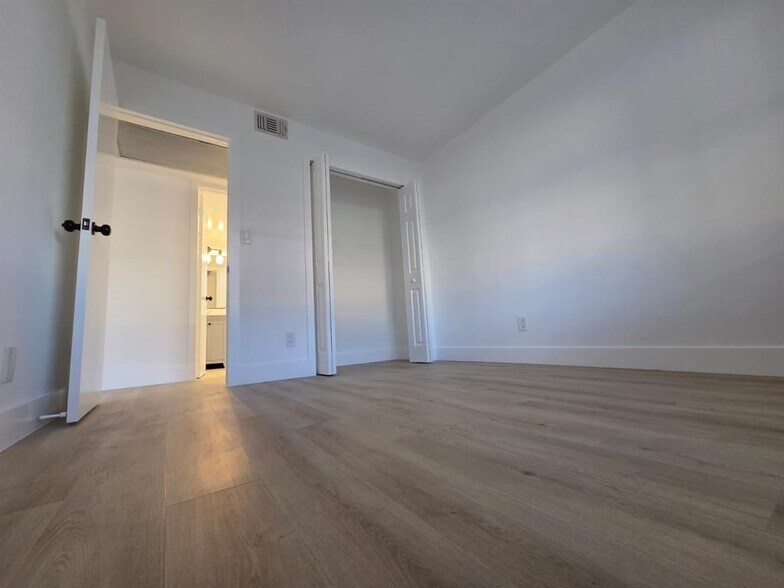 Building Photo - 10023 Winding Lake Rd