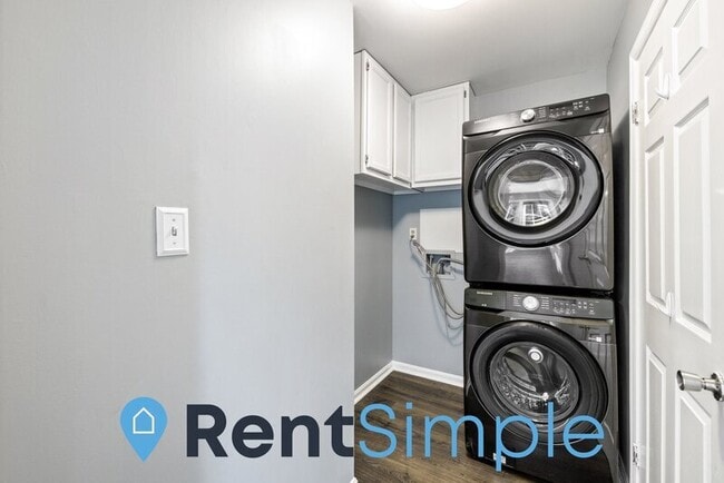 Building Photo - 3920 Bokel Dr