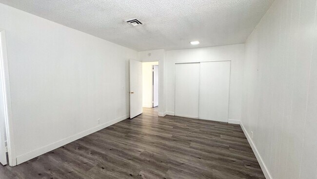 Building Photo - 50 Shadow Ln