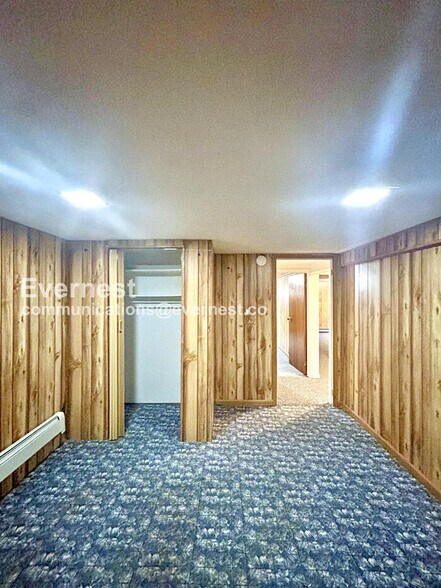 Building Photo - 2116 Oakwood Ln