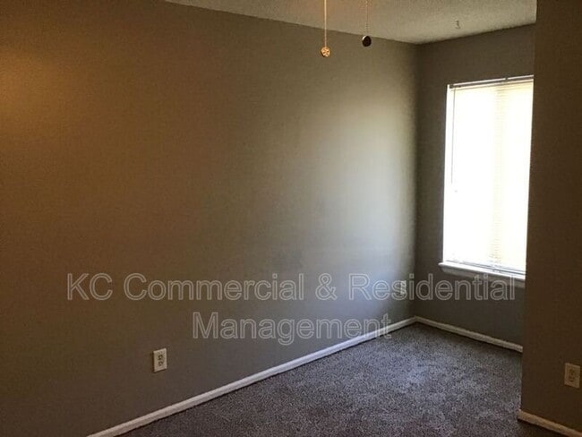 Building Photo - 208 W Meadow St