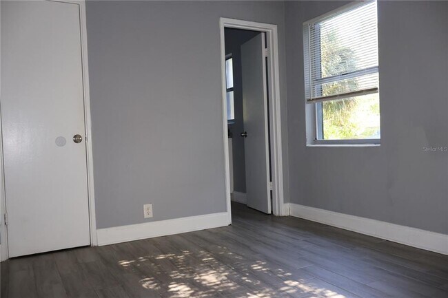 Building Photo - 3909 W Pearl Ave