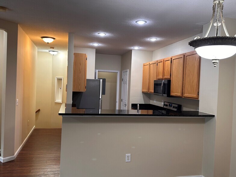 Building Photo - 7545 Mansion Cir