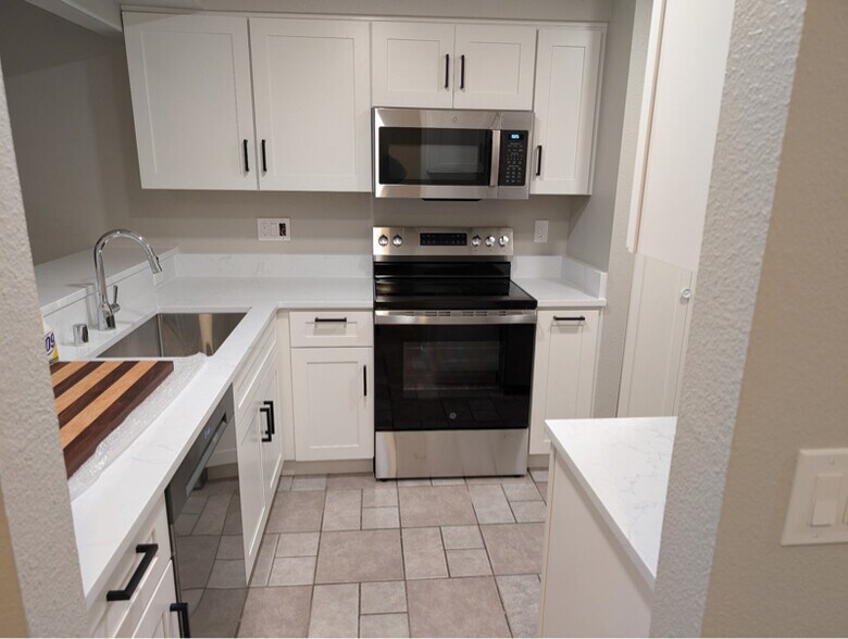 Building Photo - 12704 NE 144th St