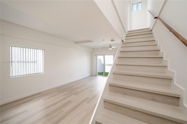 Building Photo - 1712 SW 2nd Ave