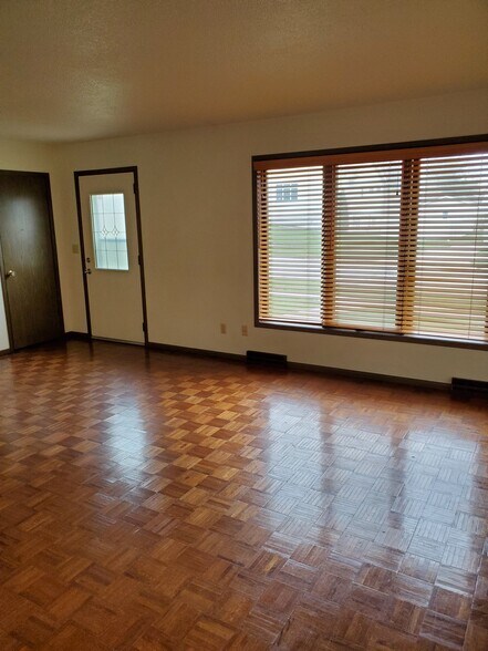 Living room - 1106 Oleson Rd