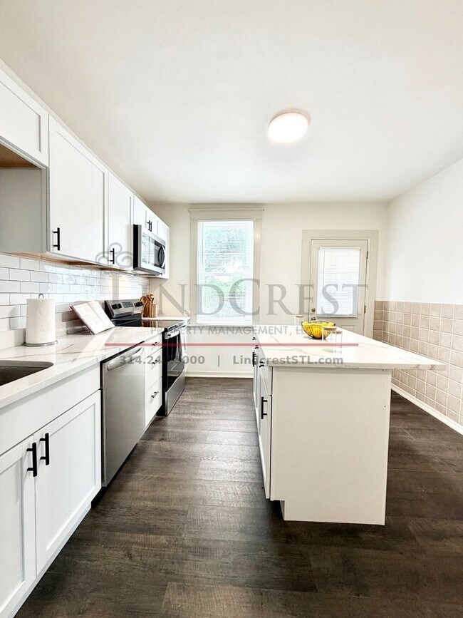 Building Photo - 4840 Gardenville Ave