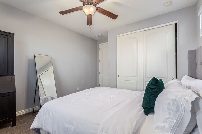 Building Photo - INCREDIBLE Executive Style homes in the po...