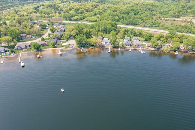 Building Photo - 21253 Lake George Blvd