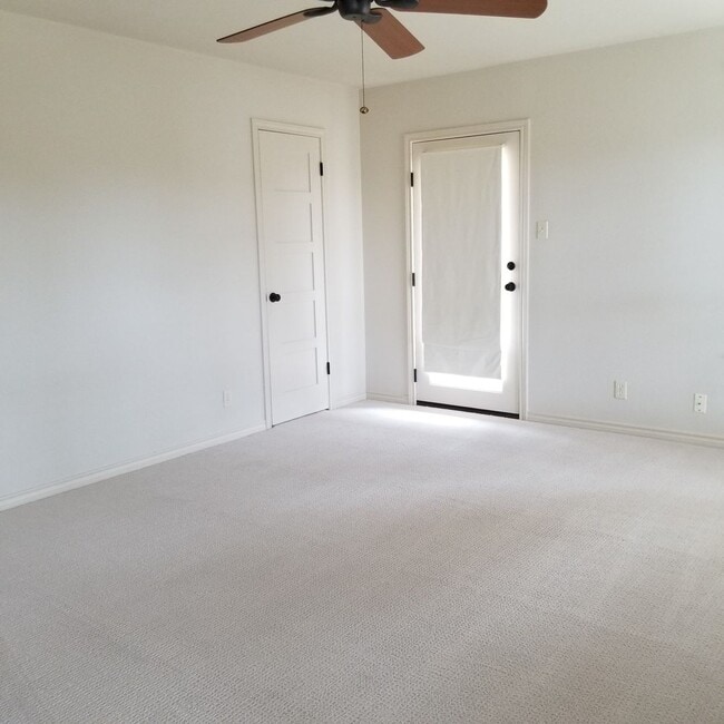 Building Photo - Stunning Home - North Cat Mountain - 4 bed...