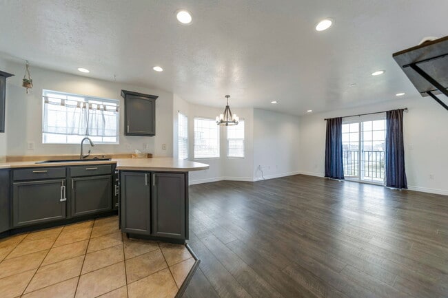 Building Photo - 3969 Romney Park Dr