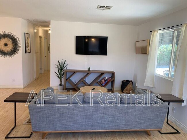 Building Photo - 61493 Desert Air Rd