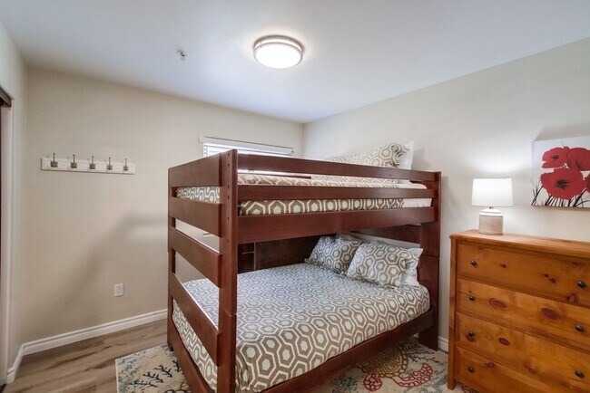 Building Photo - Steps From The Beach w/ All Utilities Included Available Jan - May 2025