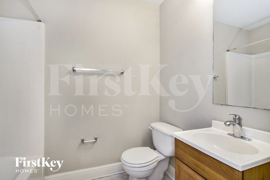 Building Photo - 3808 McKinley Dr